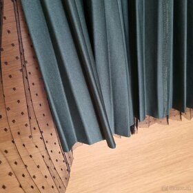 Krásna čierno-zelená plisovaná sukňa veľ. 36 - 3