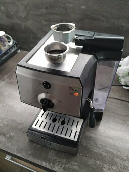 Kávovar Espresso Electrolux Easy EEA 111 - 3