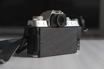 Fujifilm X-T200 - 3