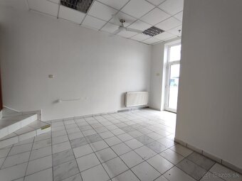 Predaj - komerčná budova v širšom centre mesta Levice - 3