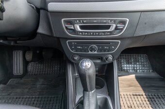 Renault Fluence 1.6 16V (81 kW), benzín – spoľahlivý sedan - 3