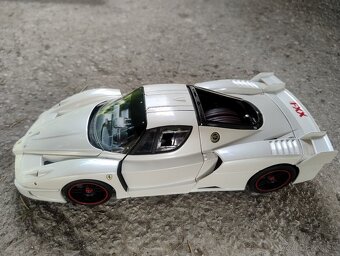 Predám Ferrari FXX 1:18 Mattel Hot Wheels - 3