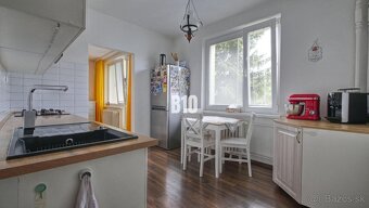 Príjemný 2-izbový byt s lodžiou a parkovaním v blízkosti cen - 3