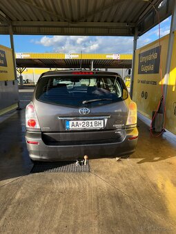 Toyota Corolla Verso kombi - 3