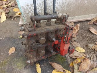 Hydraulický rozvádzač 3 sekciový desta destu - 3
