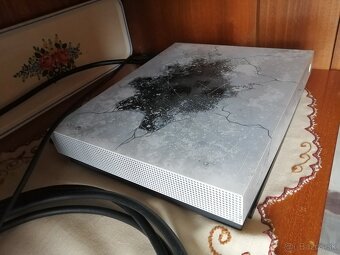 Xbox One X - Gears 5 Limited Edition - 3