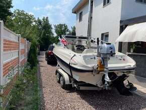 Kajutovy motorovy cln BAYLINER s prívesom a príslušenstvom - 3