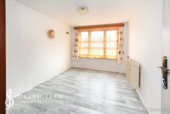 Priestranný rodinný dom pre viacčlennú rodinu v obci Hrušov - 3