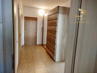 Prenájom 3 izbový byt s loggiou a šatníkom na Rozkvete v Pov - 3