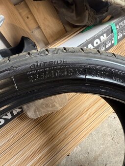 235/40 r19 - 3