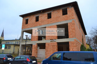 Predám polyfunkčný objekt v centre mesta Vráble - 3