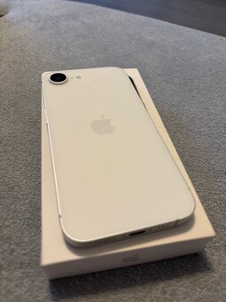 Predám IPhone 16e - 3