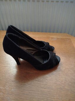 Čierne lodičky (veľkosť 38), asi 2x použité - 3