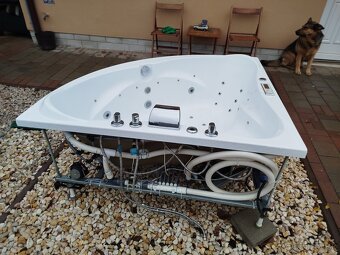Predám rohovú hydromasážnu vaňu značky Wellis - 3