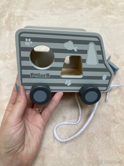 Drevená vkladačka a ťahačka - auto - 3