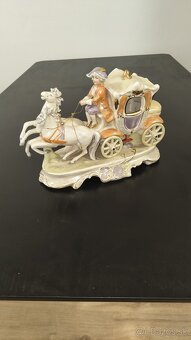 Porcelánový záprah s kočom. - 3