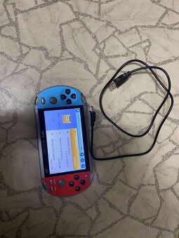 Predám staršiu hernú konzolu mp5 x7 game console - 3