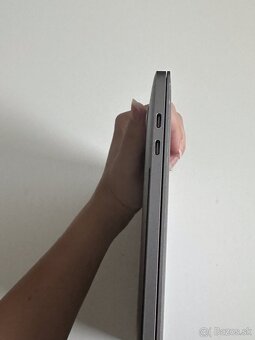 MacBook Pro 2018, 13 - inch, 256 GB - 3