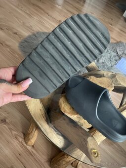Yeezy slide cierne šľapky 40 - 3