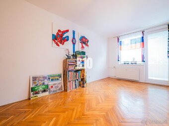 Na PREDAJ 3-izbový byt s balkónom na ulici M. R. Štefánika - 3