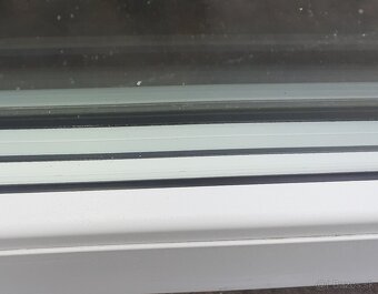 Predám balkonove dvere97x235 šeda farba a 80x231 biela farba - 3