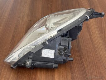 Pravé predné svetlo na Mercedes SLK R171 - 3