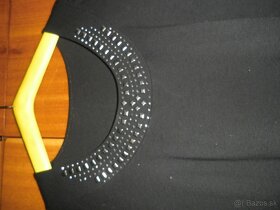 kostýmy, čierne šaty, sako, bluzky - 3