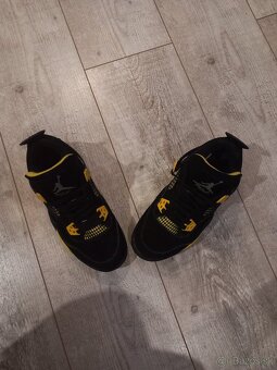 Jordan 4 Retro "Thunder" - 3