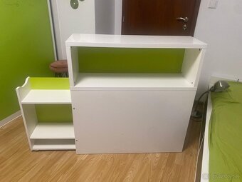 Predám posteľ, záhlavný nočný stolík a komodu. (Set) - 3