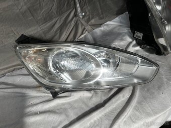 Predné svetlá ford c-max II - 3