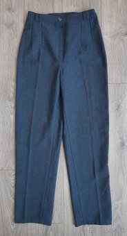 Tmavosedy kostym - 3