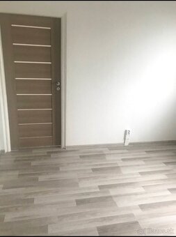 Predám 2-izbový byt v Štúrove - 3