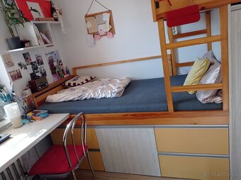 Dvojposchodová posteľ so skrinkami a stolom - 3