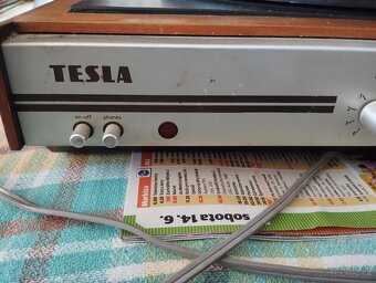 Gramofon TESLA NZC142 - 3