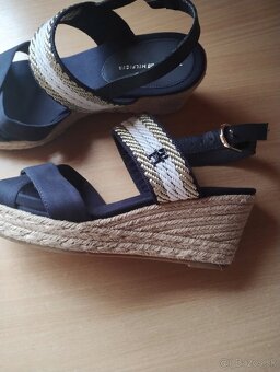 Elegantné sandálky č.38 od Tommy Hilfiger - 3