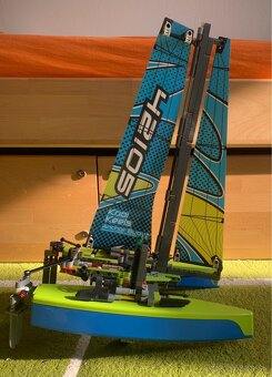 Stavebnica Lego technic katamarán - 3