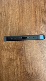 Apple iphone 15 pro 256 gb modrý titán - 3