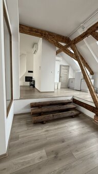 Prenájom 3-izbový byt na pešej zóne – Lazovná ulica Banská B - 3