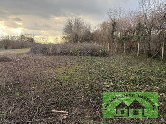 Veľký stavebný pozemok v strede obce Turá - 3