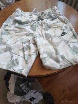 Predám mikinu NiKE a kraťasy - 3