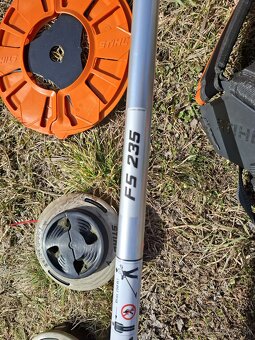 krovinorez stihl FS235 - 3