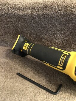 Nová AKU úhlová bruska DeWALT DCG409(bez bat. a nab.) - 3