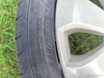 Elektróny 245/40 R19 - 3