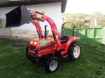 Traktor , malotraktor s čelným nakladačom - 3