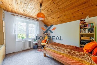 NA PREDAJ 2-poschodový dom s povalou vo výbornej lokalite v - 3