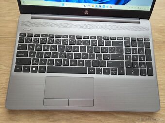 HP 255 G9 ;15.6 FHD,AMD R5 5625u 8GB/512GB,W11,zaruka+brasna - 3