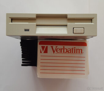 Diskety spolu s 3.5" mechanikami - 3