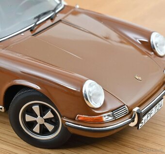 Predám model Porsche 911 T 1969 Norev 1:18 - 3