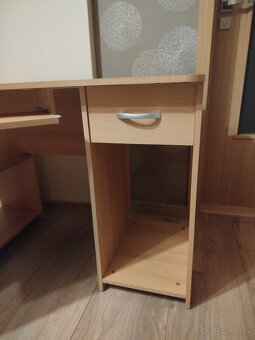 Rohový počítačový stolík - 3