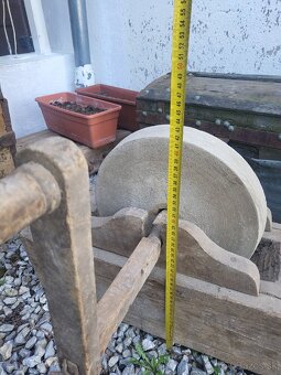 Starodávny brúsny kameň - 3